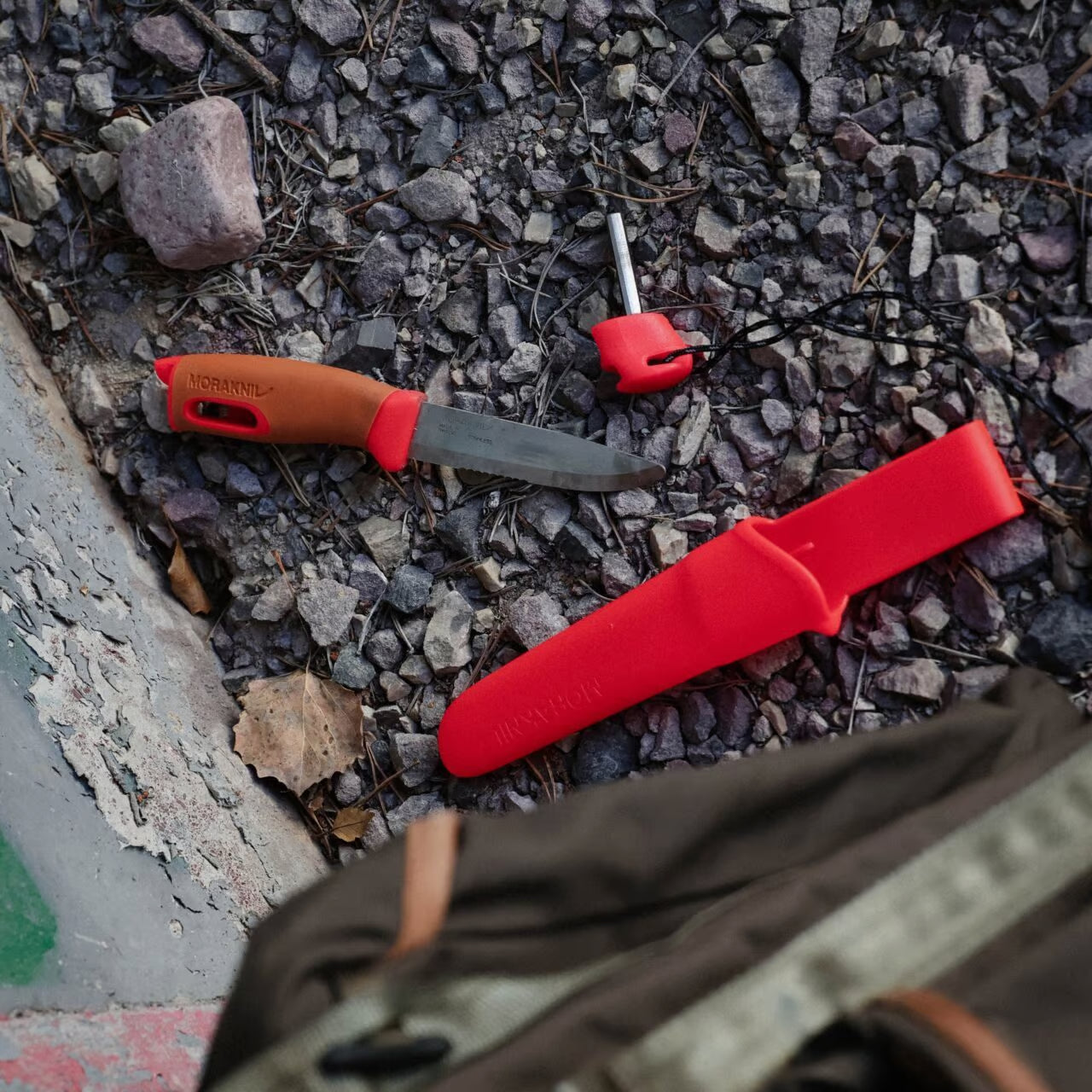 Cuchillo de supervivencia Morakniv Companion Spark Emergency (S) en acero inoxidable 12C27