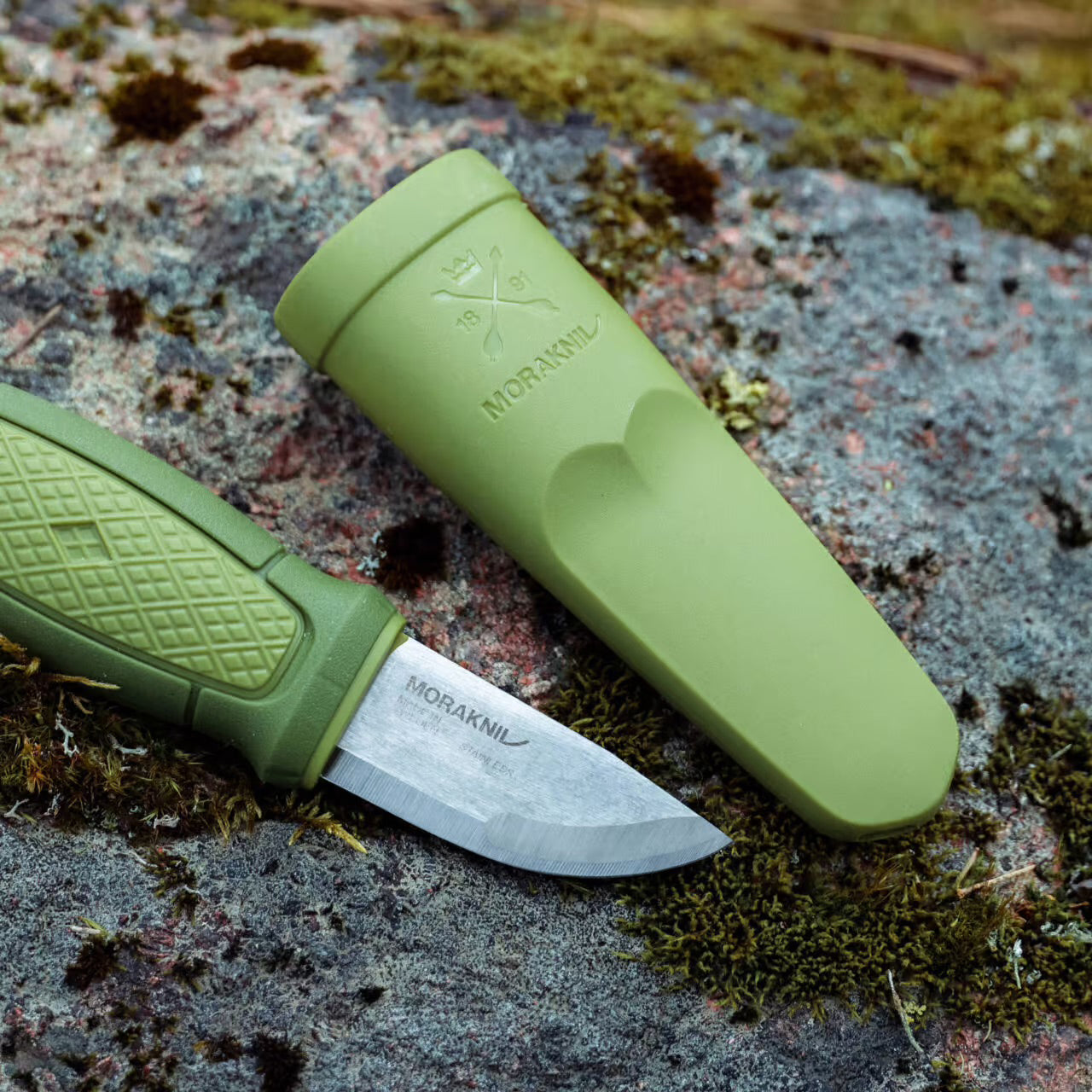 Cuchillo compacto Morakniv Eldris con bucle para cinturón (S) en acero inoxidable 12C27