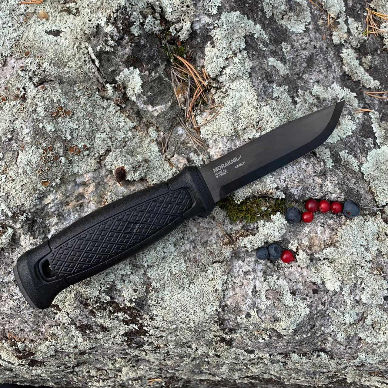 Cuchillo de supervivencia Morakniv Garberg BlackBlade (C) en acero al carbono con recubrimiento DLC