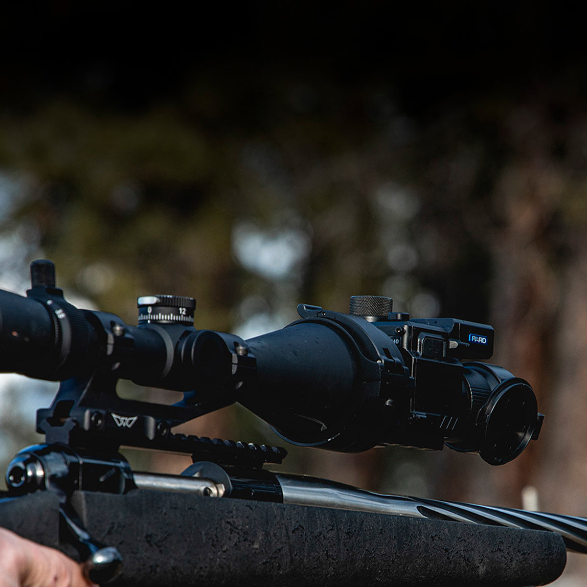 Clip-on térmico PARD Predator 480 / 640 con telémetro