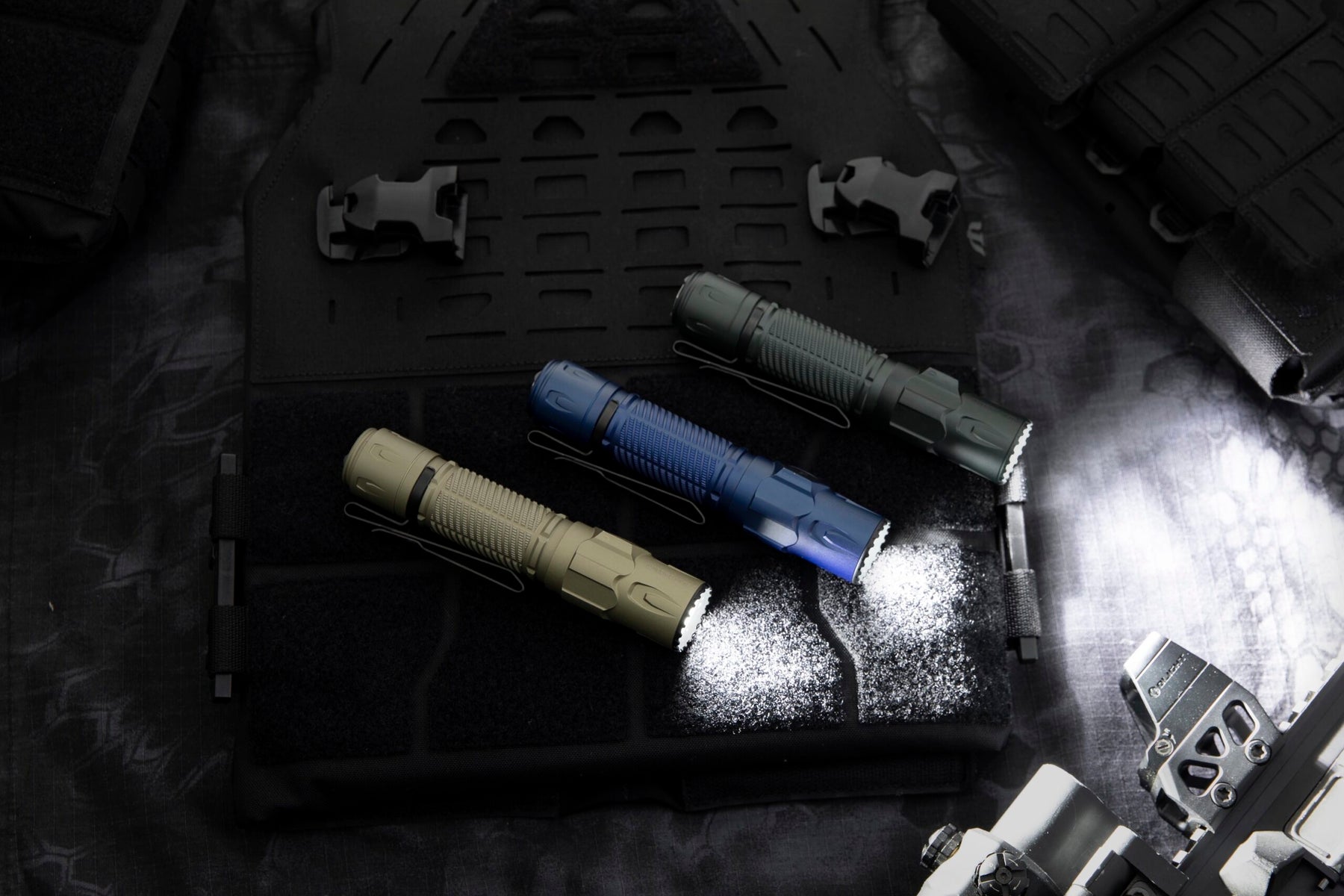 Linterna táctica LED Olight Warrior X Turbo Ultra 2.500 lúmenes