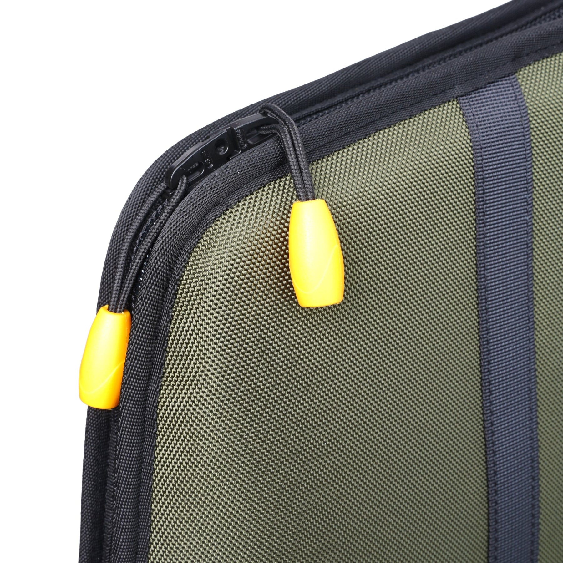 Endeavor GB 53 con cremalleras grandes