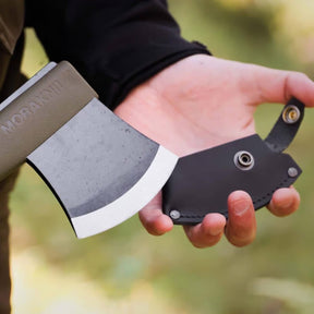 Hacha ligera Morakniv Lightweight Axe en acero de boro y mango de polímero