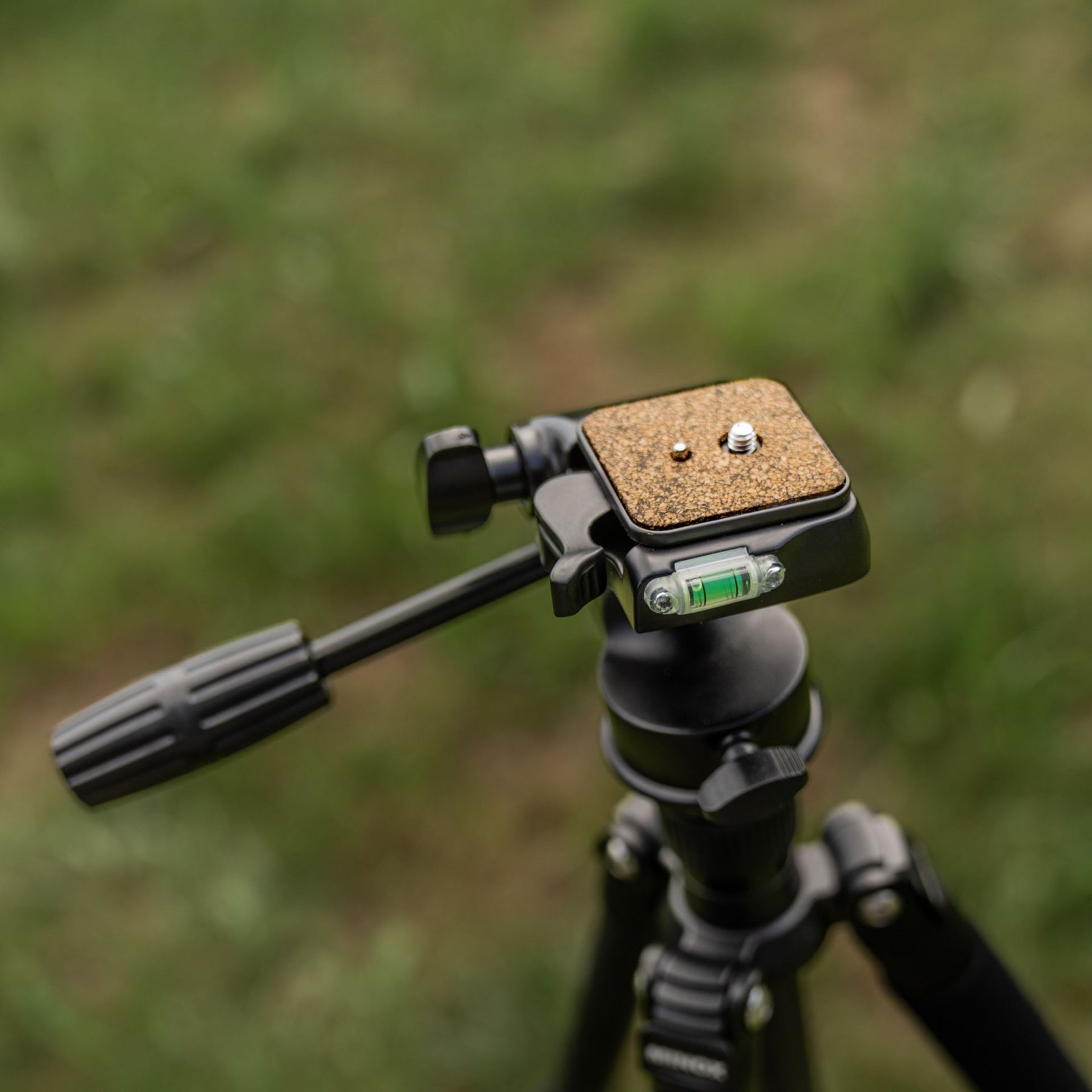Trípode MINOX de carbono y aluminio