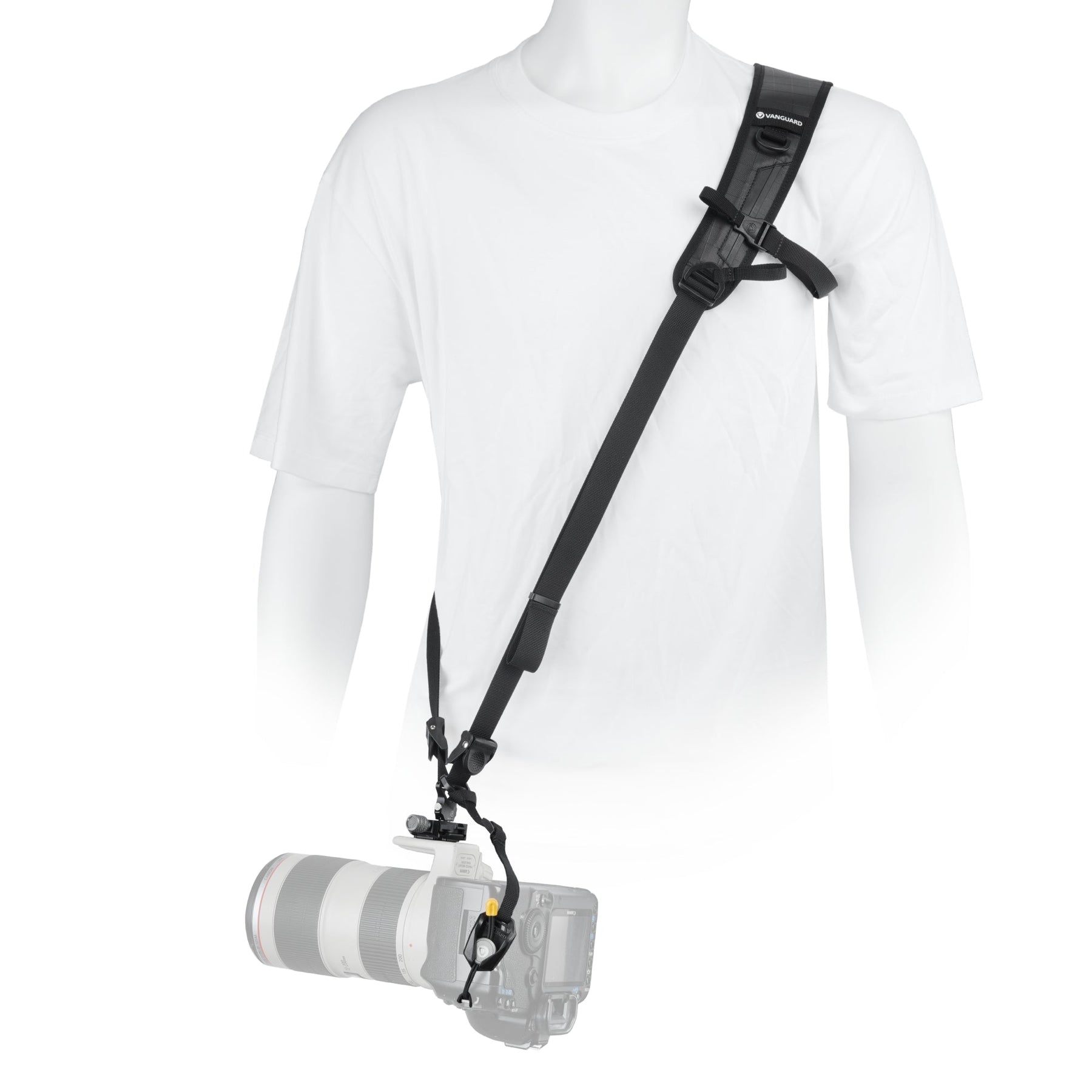 Correa PRO STRAP, negro puesta en modelo, vista frontal.