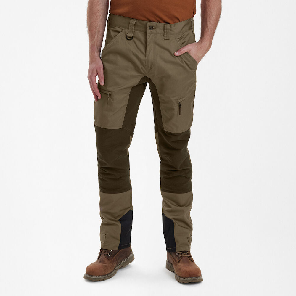 Pantalones elásticos DEERHUNTER Rogaland con contraste