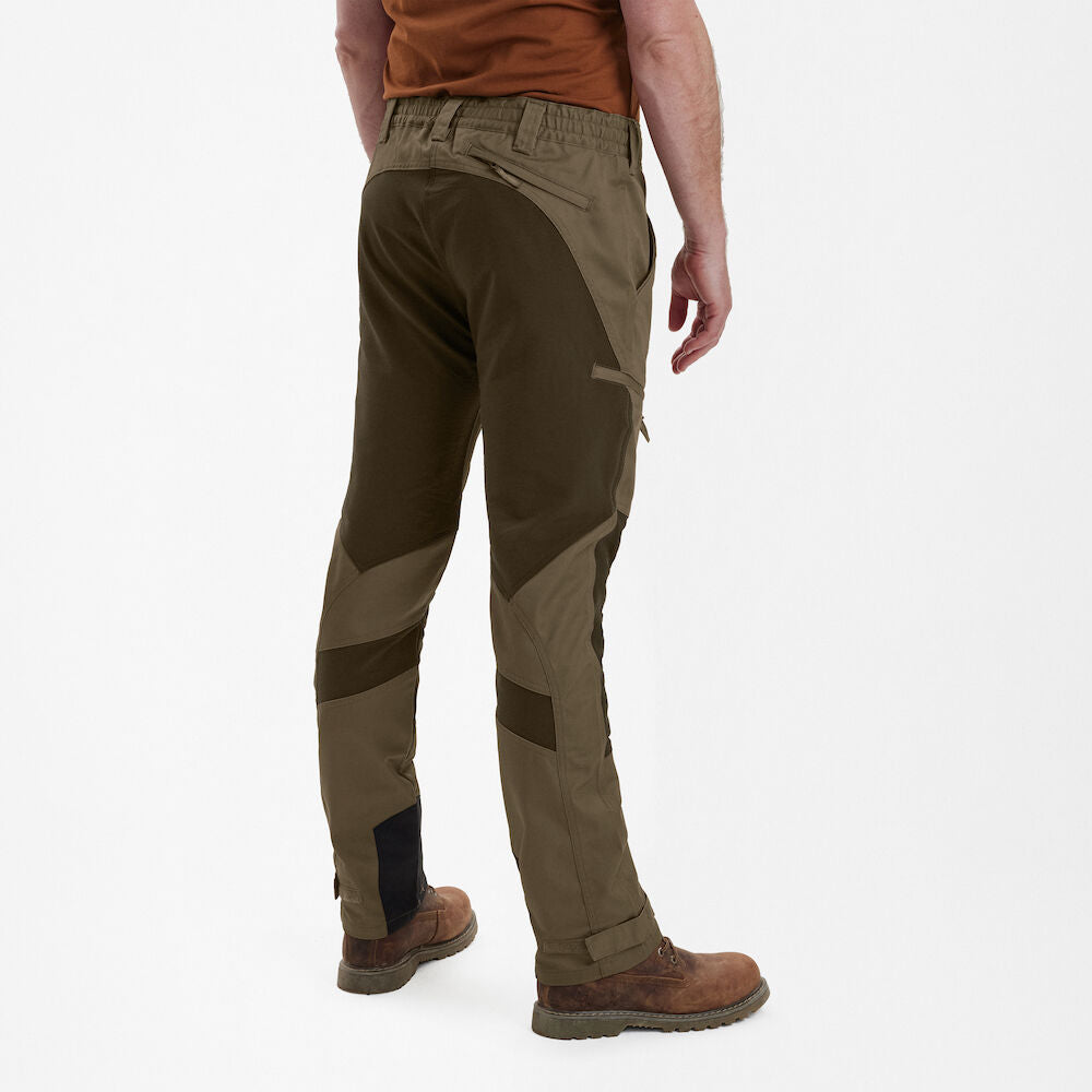 Pantalones elásticos DEERHUNTER Rogaland con contraste