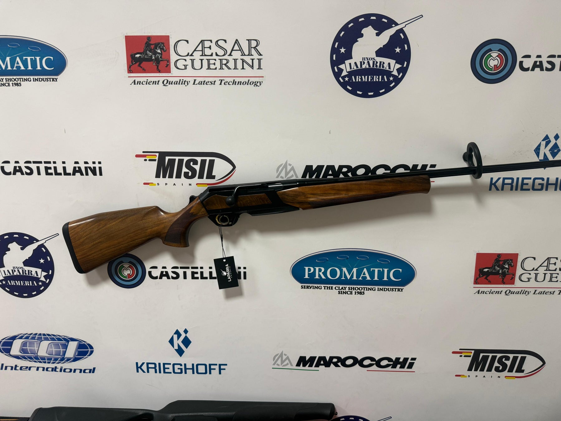 OCASION Rifle de cerrojo rectilíneo BROWNING Maral Madera C/ .300 Win. Mag.