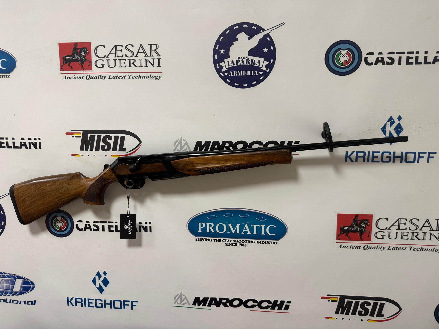 OCASION Rifle de cerrojo rectilíneo BROWNING Maral Madera C/ .300 Win. Mag.