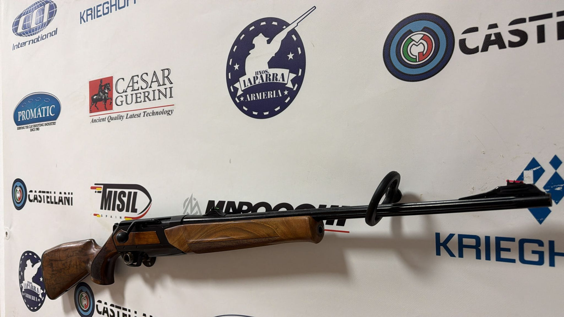 OCASION Rifle de cerrojo rectilíneo BROWNING Maral C/ .300 Win. Mag.
