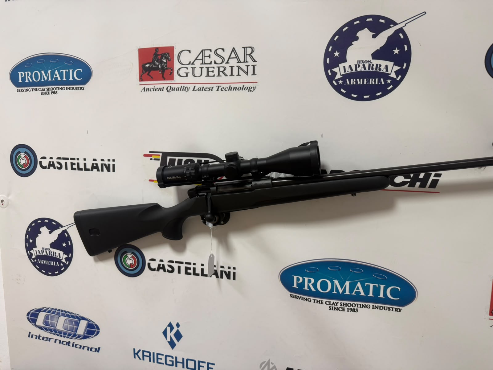 OCASION Rifle de Cerrojo MAUSER 18 Ca/ .300 Win. Mag. + Visor Nikko Stirling Octa 2-16x50i