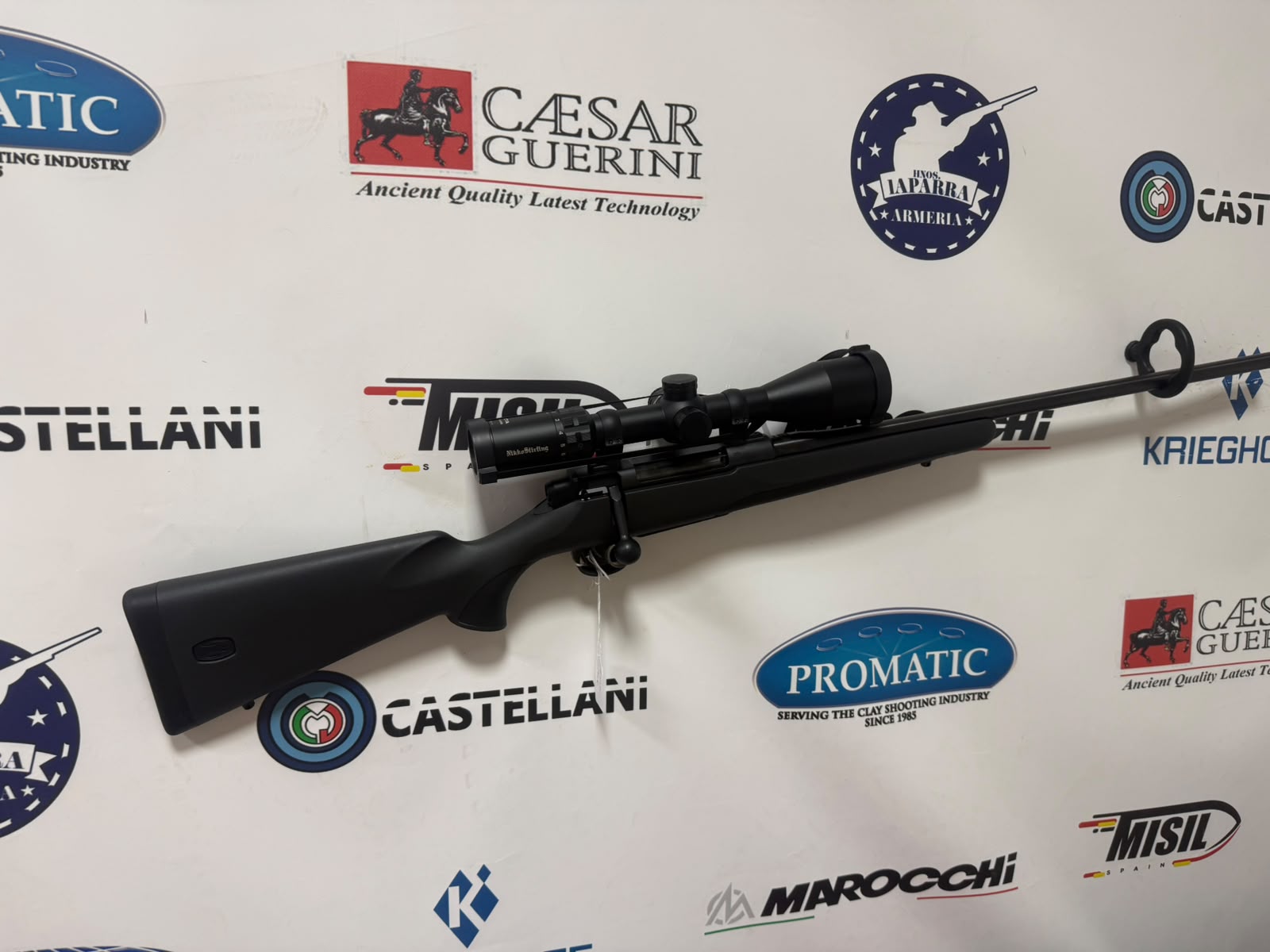 OCASION Rifle de Cerrojo MAUSER 18 Ca/ .300 Win. Mag. + Visor Nikko Stirling Octa 2-16x50i