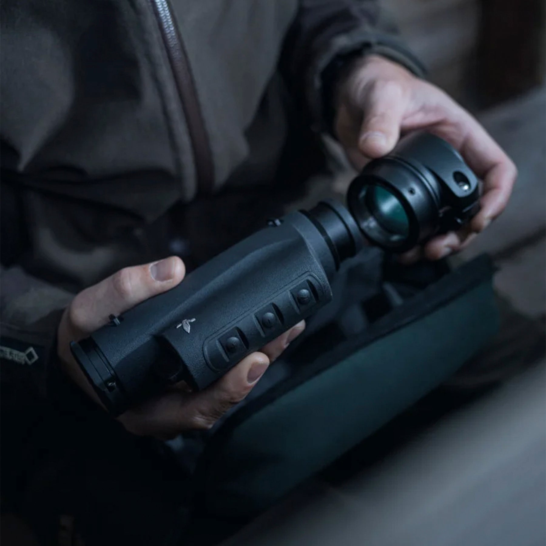 Adaptador estándar Swarovski tMA para monocular térmico