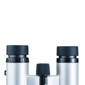Oculares de los prismáticos blancos Vanguard Vesta 1021 WP